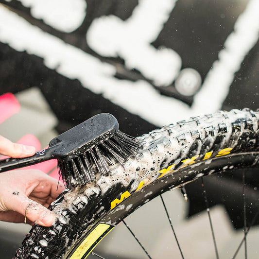 Cepillo fuerte para llantas muc off