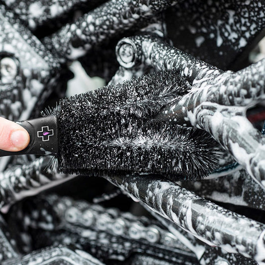 Cepillo de limpieza doble cabeza muc off