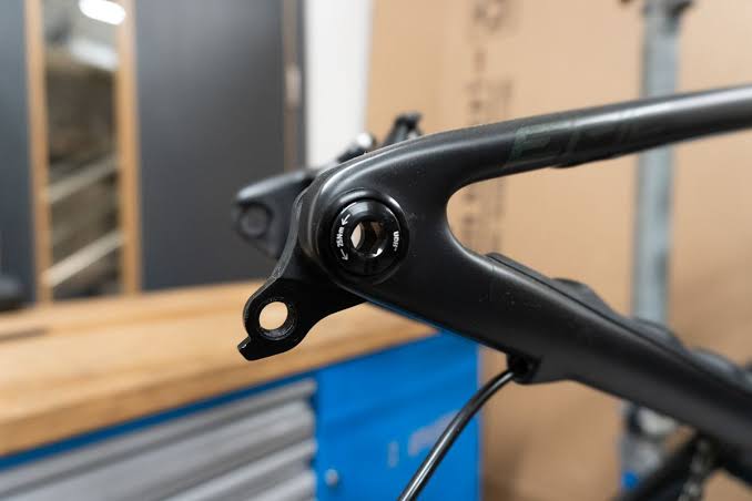 SRAM universal pata UDH