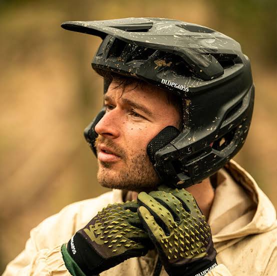 Casco Bluegrass jetro 3/4 MIPS negro