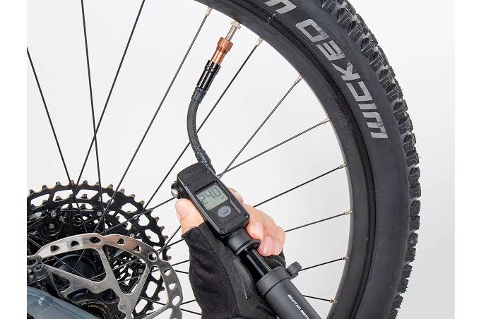 Bomba para llantas, suspensiones y shock Topeak manómetro digital