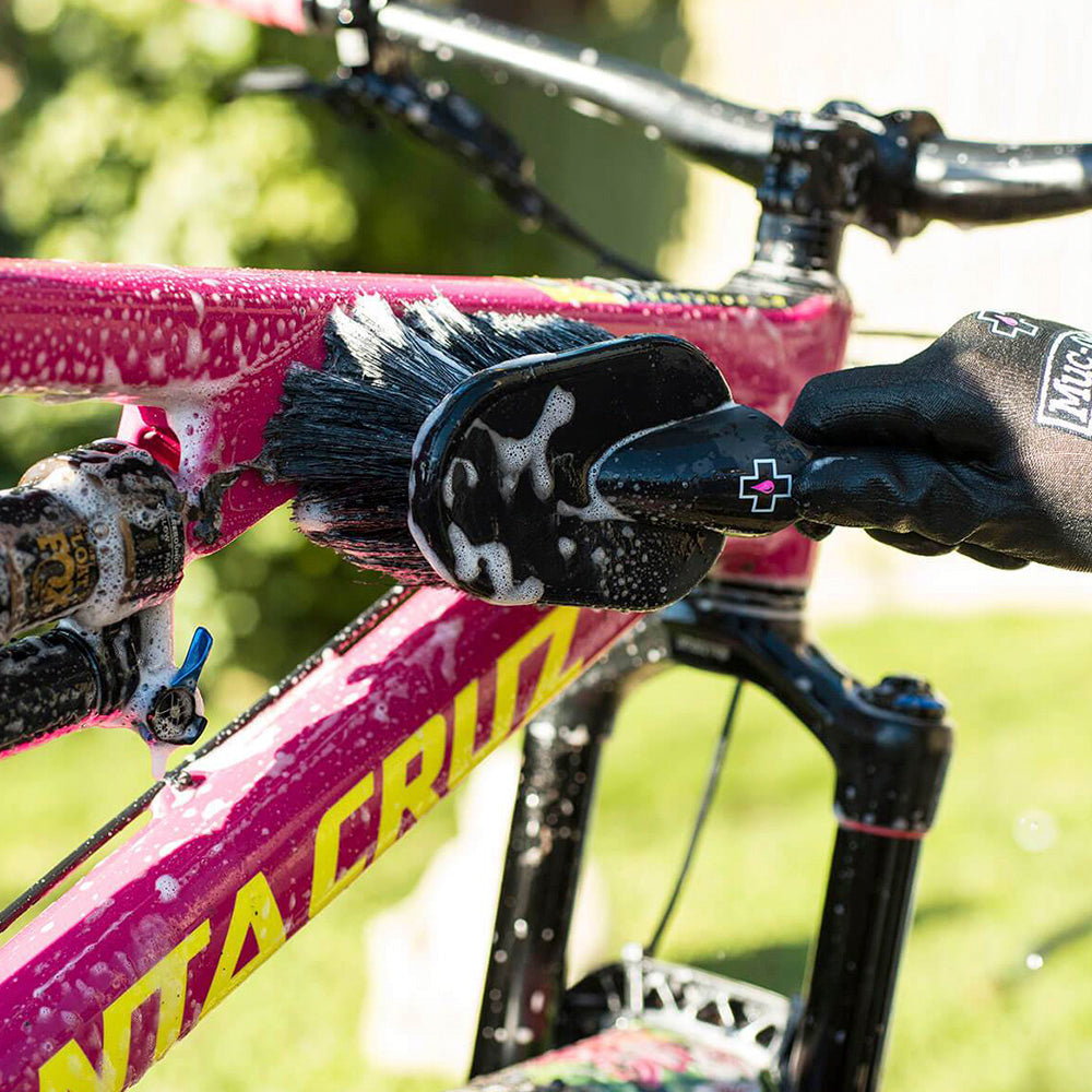 Cepillo suave para limpieza  muc off