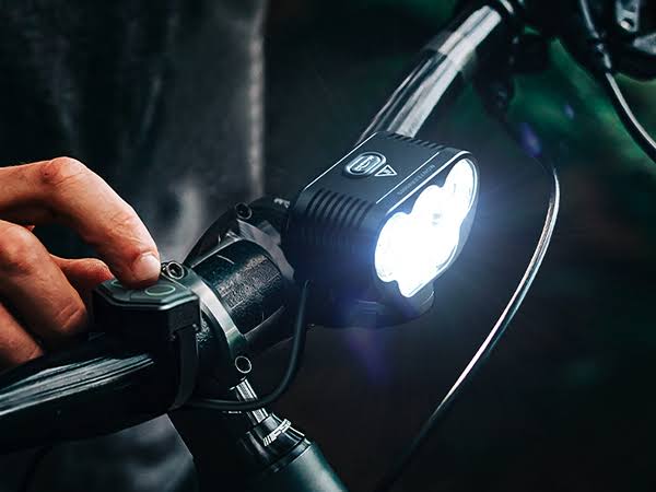 Luz delantera Magicshine monteer 8000lms galaxy V2 luz continua hasta 32hrs