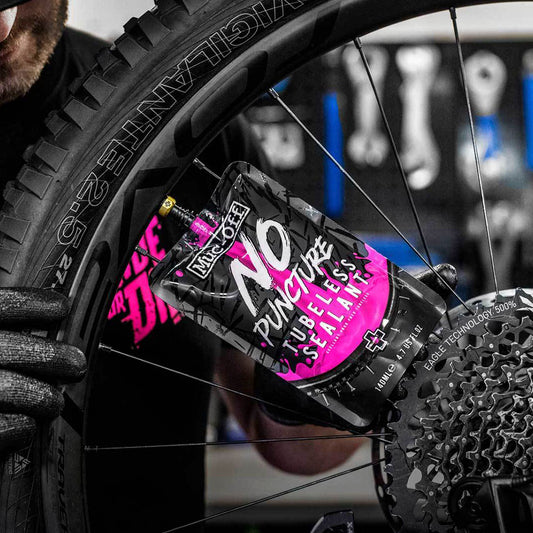 Líquido tubeless  Muc off pounch 140mL con luz uv