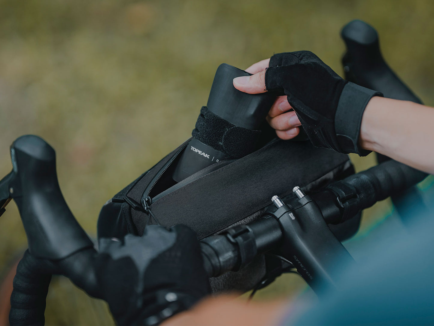 Bolsa Topeak para manubrio tubular 3.8L negro