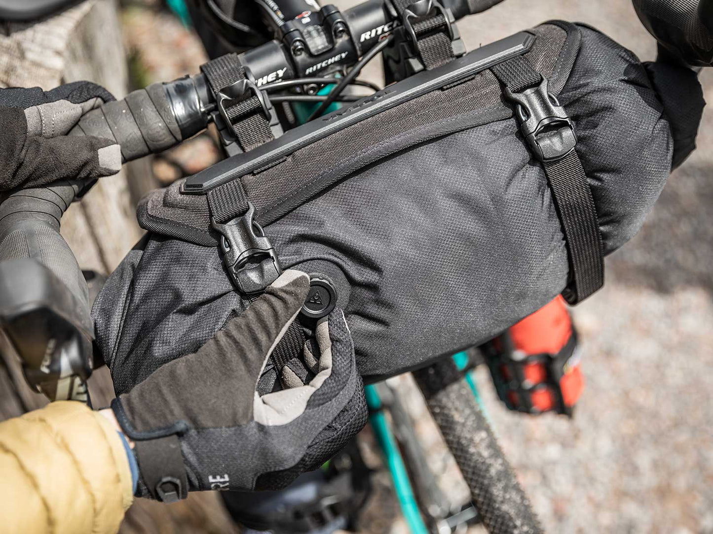 Bolsa Topeak para manubrio frontal loader negra