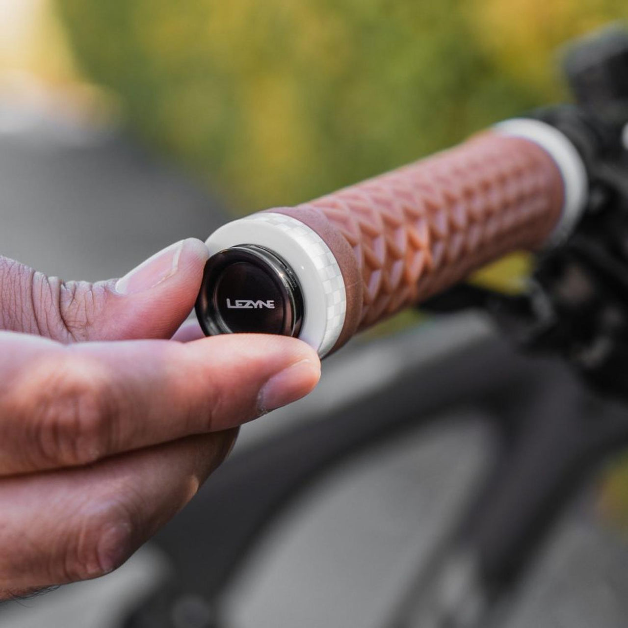 Multiherramienta lezyne, para llevar de tapón de manubrio