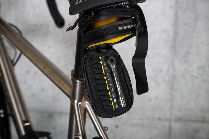 Kit llave de matraca con puntas y Bolsa para asiento Topeak elemental gearbac